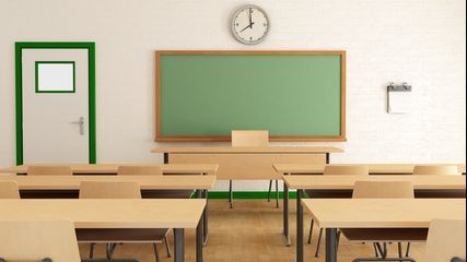 "I-a dat cu Biblia în cap". Profesor de religie acuzat că a bătut trei elevi