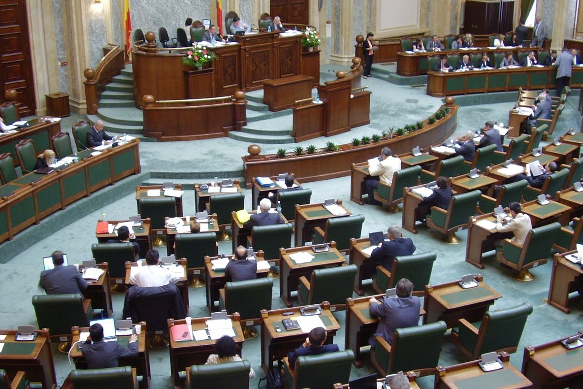 Senatul a adoptat proiectul de lege al lui Liviu Dragnea privind eliminarea a 102 taxe