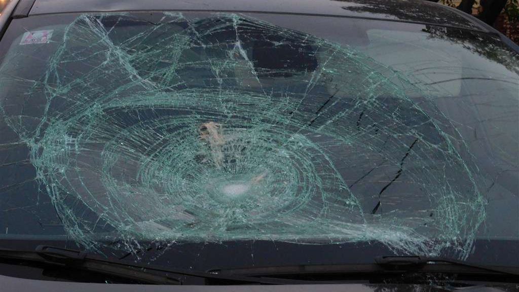 Tragedie înfiorătoare: a coborât din autobuzul şcolii şi a fost spulberat de o maşină. Avea 14 ani