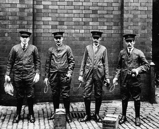 Profesii din trecut care nu mai există! Acestea sunt meseriile înlocuite de tehnologie