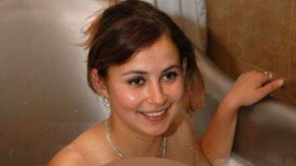 A vrut să-i facă soţiei o surpriză şi a intrat peste ea în cadă. A ÎNGHEŢAT. I-a aflat marele secret