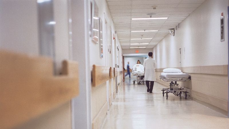 Caz şocant în Bangladesh! Doi siamezi cu 2 capete, 2 mâini şi 2 picioare, abandonaţi în spital