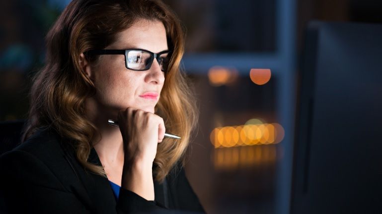 Cum afli că o persoană te minte, cu tehnici de la CIA