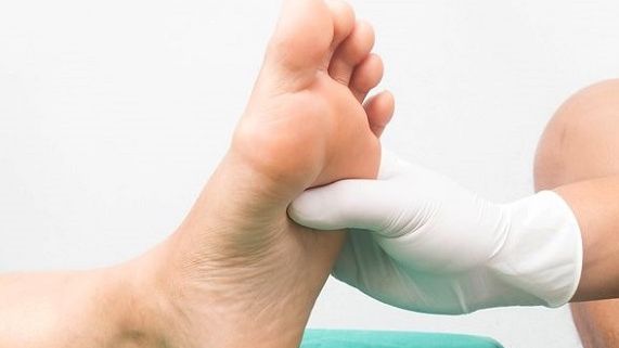 Ai tălpile fierbinți? Poate fi semn de diabet