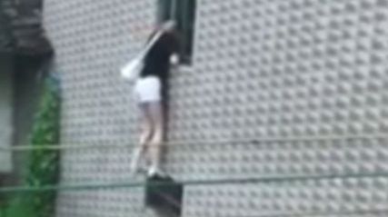 A rămas încuiată pe afară. A încercat să intre pe fereastră. Ce a urmat, dureros