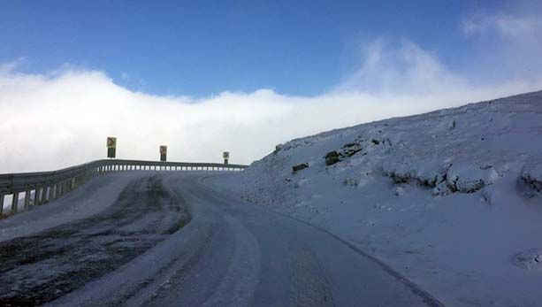 VIDEO. Transalpina, blocată din cauza zăpezii. Cât de mult a nins?