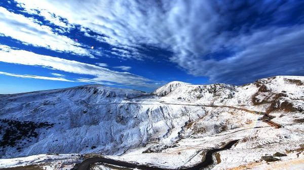 Circulaţia pe Transalpina, restricționată din cauza ninsorilor