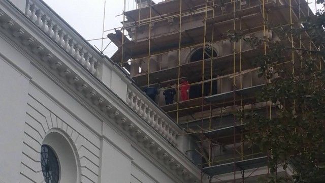 Un muncitor a murit după ce a căzut de pe turla Mitropoliei din Iaşi