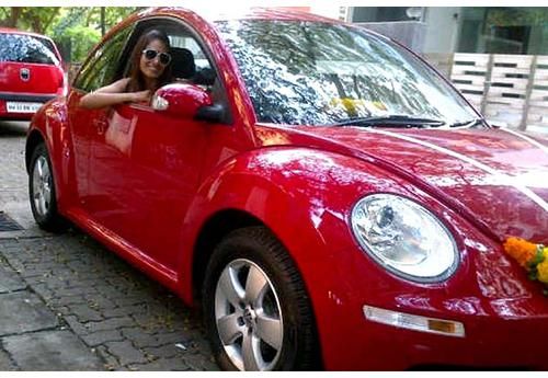 Ce maşini de lux conduc frumoasele actriţe de la Bollywood