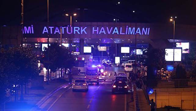 Focuri de armă pe aeroportul Ataturk din Istanbul