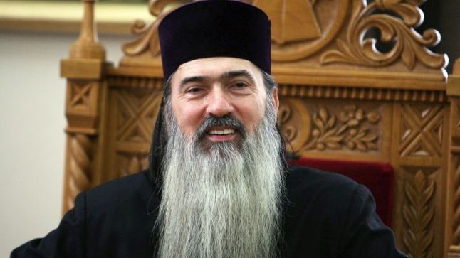Arhiepiscopul Tomisului, înconjurat din nou de preoţi la controlul judiciar