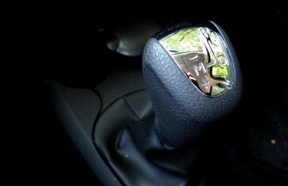 Cum arată interiorul primei Dacii Logan dotată cu o cutie de viteză automată