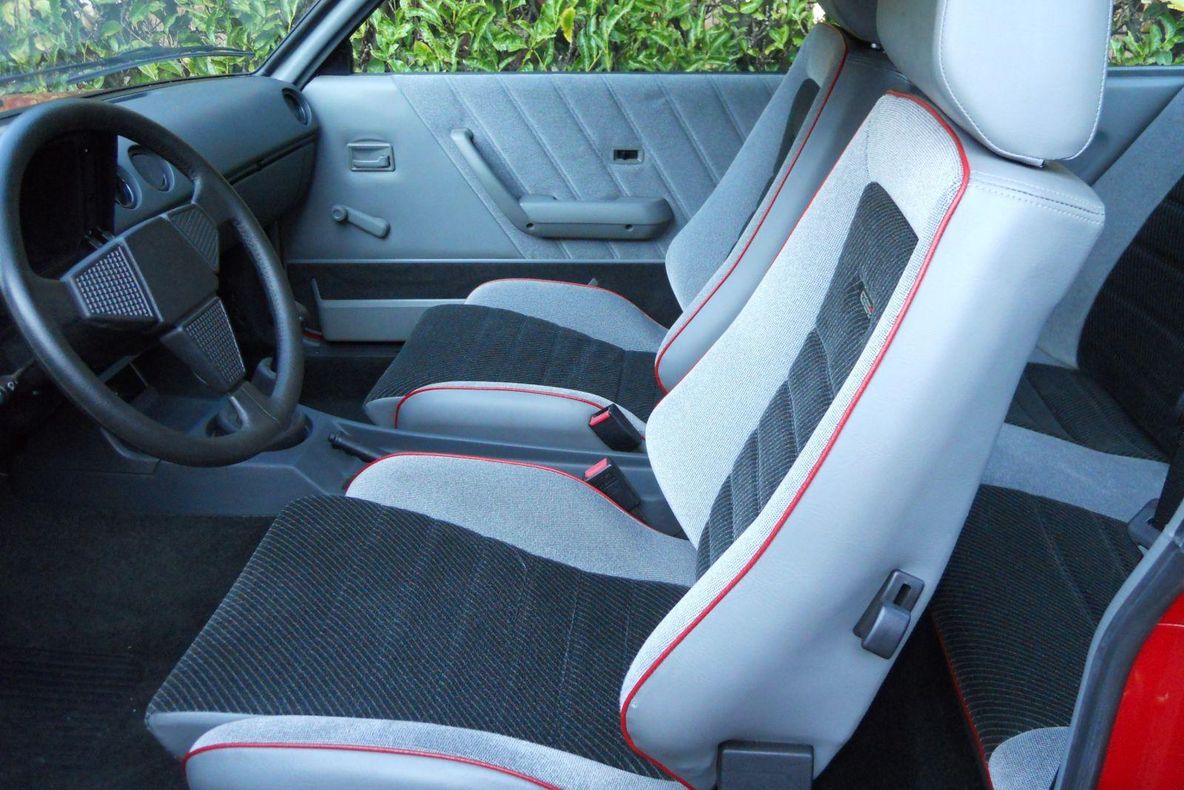 Incredibil! Cum arată Opelul Manta, fabricat în anii '70, nemişcat de 27 de ani. Costă 60.000 €