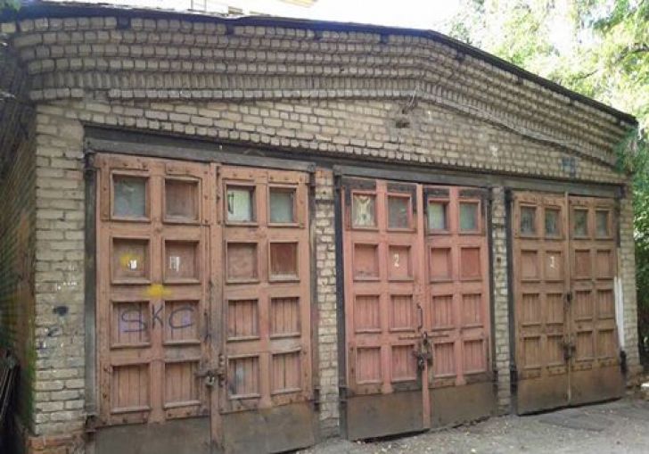 A primit moștenire un garaj dărăpănat. Nimeni nu mai intrase în el de zeci de ani. L-a deschis și...