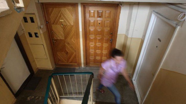 Dacă vezi aceste semne pe ușa ta, șterge-le imediat și sună urgent la poliție!