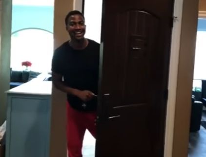 Îşi chemase amantul acasă, crezând că iubitul ei era plecat pentru mai mult timp 