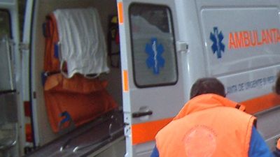 Accident groaznic în Bucureşti, între un tramvai şi un autobuz RATB. Trei persoane sunt rănite