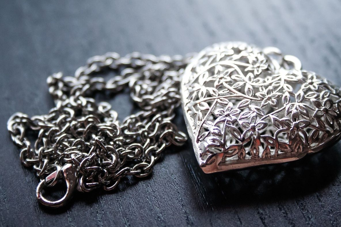 De ce înnegrește argintul! Legătura neștiută dintre bijuterii și sănătate