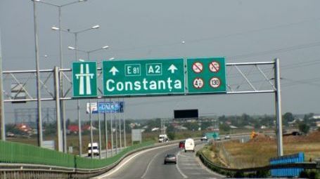 Inconştienţă la volan. Poliţiştii au prins un şofer care conducea cu o viteză incredibilă 