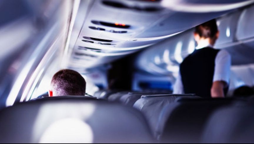 Nimeni nu ți-a spus asta. De ce e bine să iei cu tine în avion uleiuri esențiale