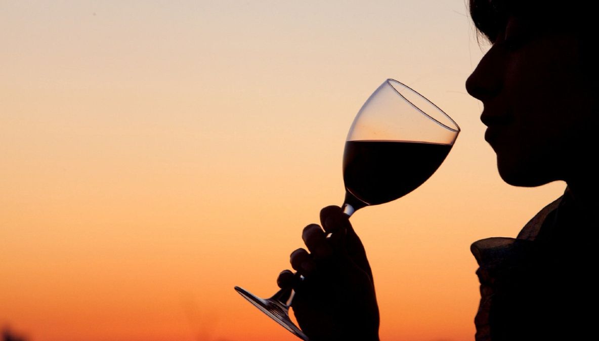 Beneficiul neştiut al alcoolului. Ce se întâmplă dacă bei un pahar pe zi 