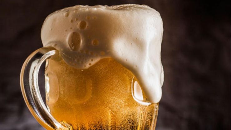 Toarnă zahăr în bere și bea. Efectul te va lăsa fără cuvinte. Ce se va întâmpla în doar câteva zile 