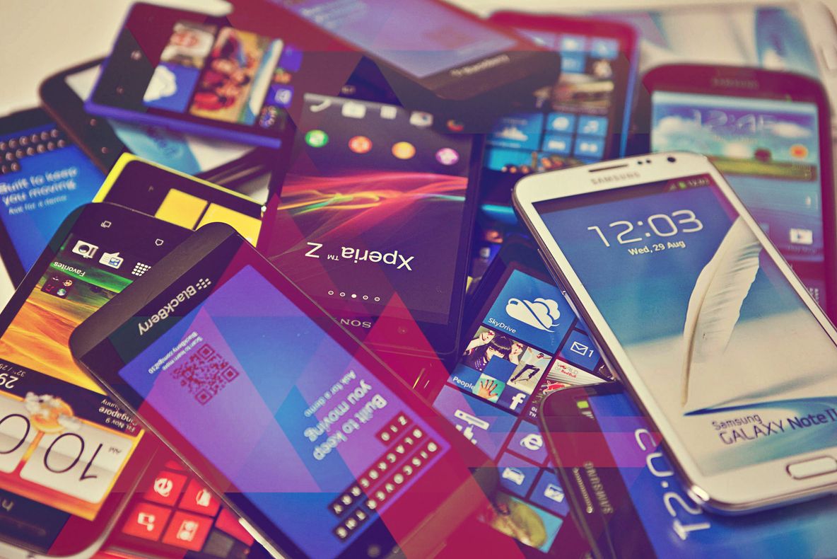 Black Friday 2016 - Ce telefoane mobile performante sa 'vanezi' anul acesta din oferta eMAG