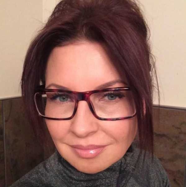 Bruneta şi-a lăsat maşina parcată peste noapte în faţa unui bar. Ce mesaj a găsit pe parbriz.ULUITOR