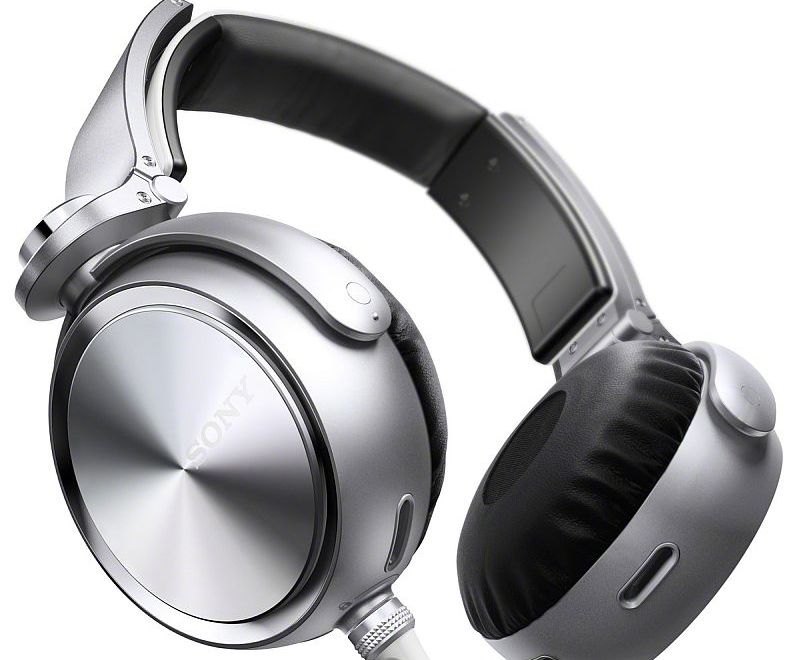 Nimeni nu ştia asta până acum! Cum poţi fi spionat cu ajutorul căştilor conectate la calculator