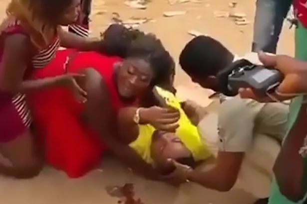 S-a prefăcut că moare, în fața iubitei sale. Ce i-a făcut apoi fetei întrece orice imaginație 