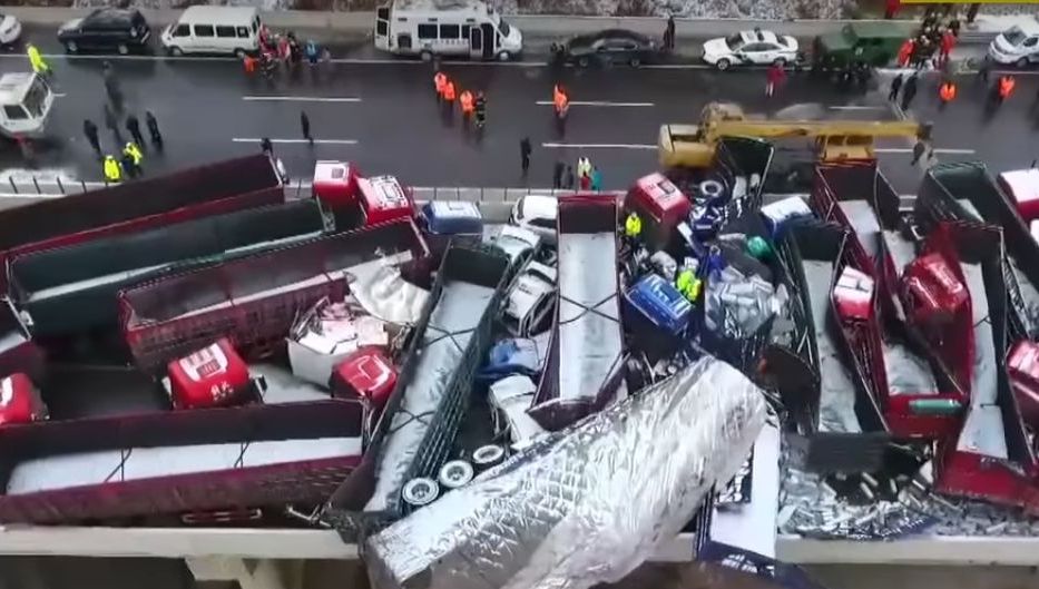 Accident în lanț pe o autostradă din China: șaptesprezece persoane și-au pierdut viața