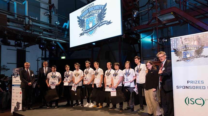 Super-performanţă! Tinerii IT-şti, locul locul II la Campionatul European de Securitate Cibernetică