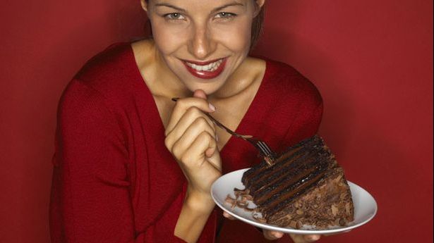 S-a demonstrat științific: la ce oră poți mânca dulciuri fără să te îngrași