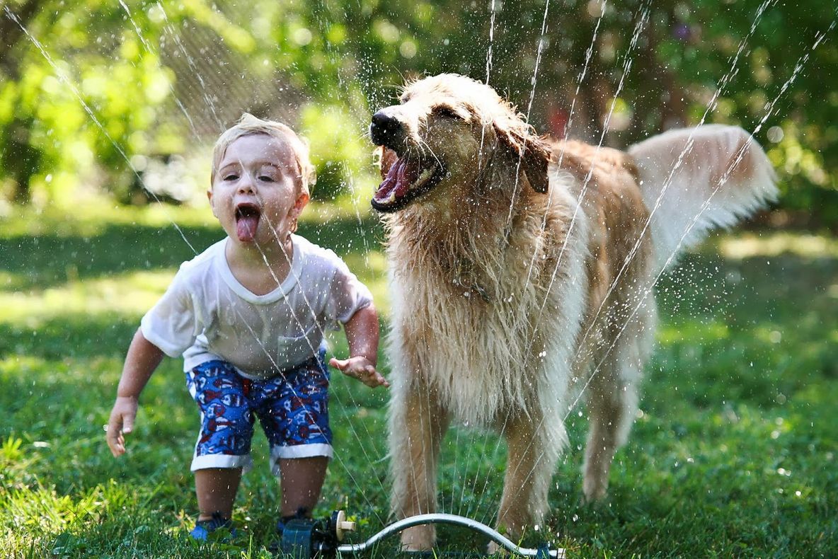 Greșeala care îi poate îmbolnăvi grav pe copii. Nu-i mai lăsa să facă așa ceva 