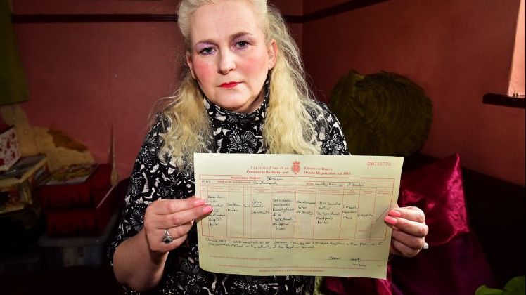 Știa că ziua ei e la o anumită dată. Când a citit certificatul de naștere, șoc