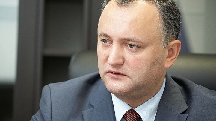 Preşedintele Dodon a depus flori la bustul lui Eminescu