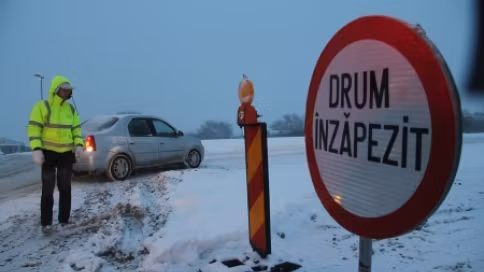 Cum se circulă "sub escortă" către Bucureşti. Şoferi furioşi pe "prostia instituțiilor"