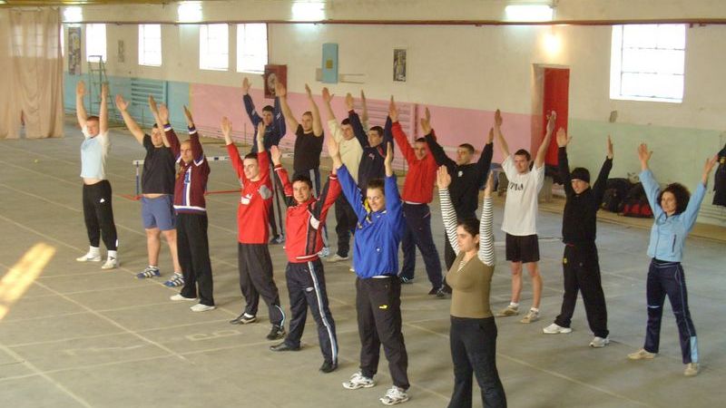 Caz ŞOCANT în Bârlad! Un profesor de sport este acuzat de comportament indecent