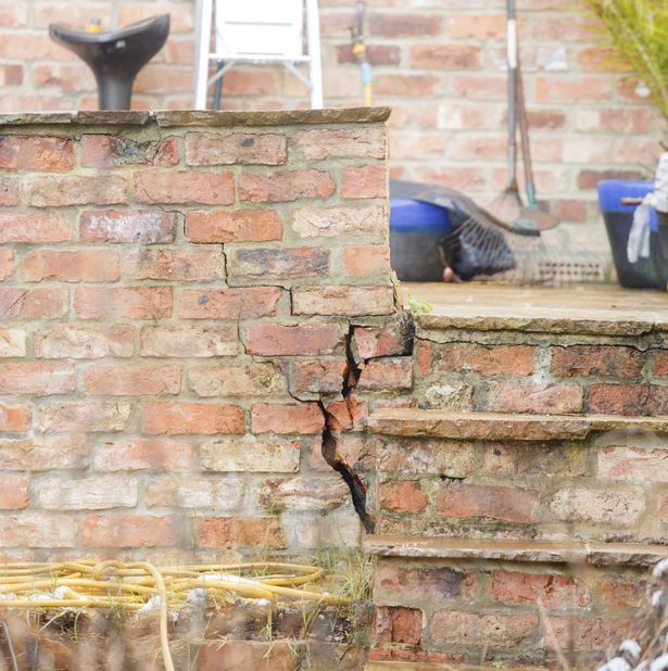 Fenomen terifiant. Pământul s-a surpat pur și simplu, în mijlocul străzii. Ce a urmat