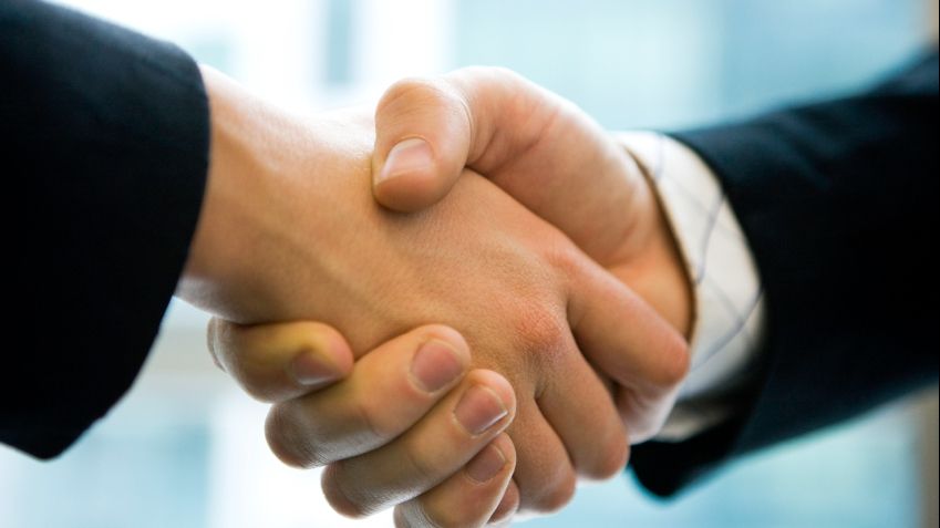 Stereotipuri despre cele mai faimoase companii: Cum ar arăta un interviu pentru un job