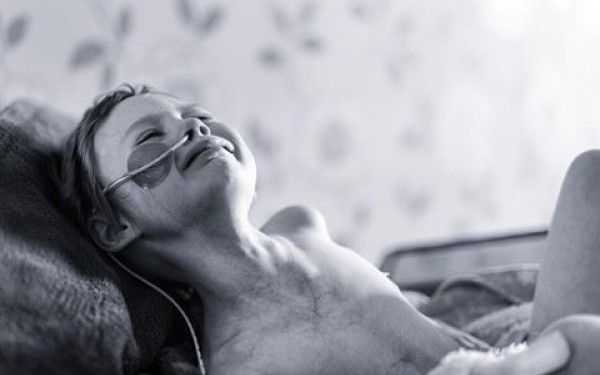 Imaginea durerii cumplite şi tragedia din spatele fotografiei care împietrit o lumea întreagă