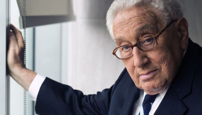 Donald Trump se consultă cu Henry Kissinger 