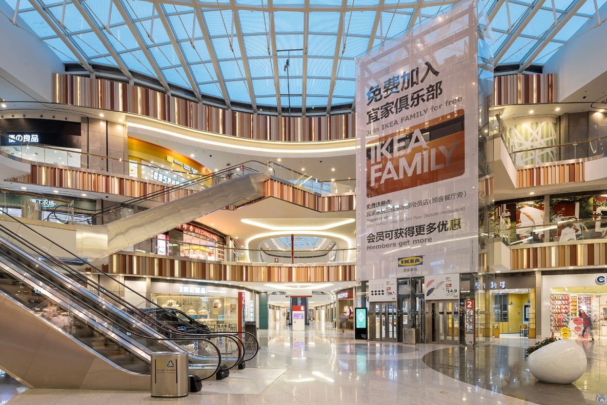 Ce program au mall-urile, supermarketurile şi băncile, de Sfântul Andrei şi 1 Decembrie