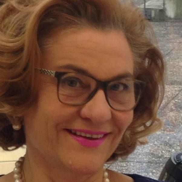 Maria Grapini a stârnit amuzament cu imagini de la coafor 