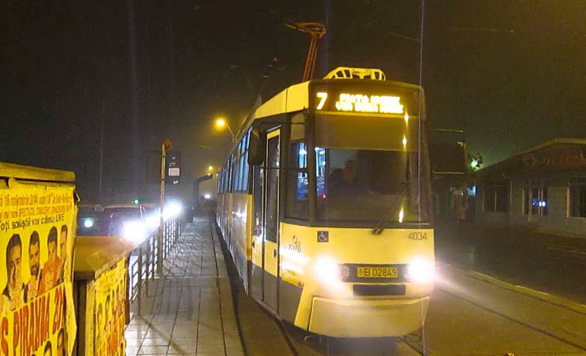 RATB: Tramvaiele liniilor 7 şi 25 circulă pe un traseu modificat din cauza unei avarii la o conductă