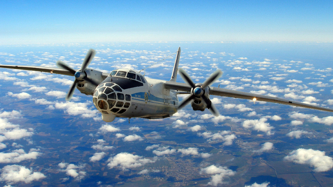 Un avion de observație rusesc zboară deasupra Turciei