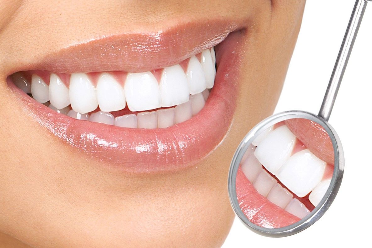 Şi adulţii îşi pot corecta anomaliile dentomaxilare, nu numai copiii. Iată cum 