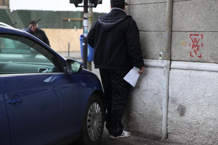 Parlamentul a decis: mașinile parcate neregulamentar pe trotuar pot fi ridicate de Poliția Rutieră