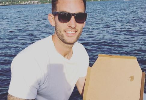 Locul de muncă pe care toți și-l doresc. Călătorești în toată lumea ca să-ți faci poze așa