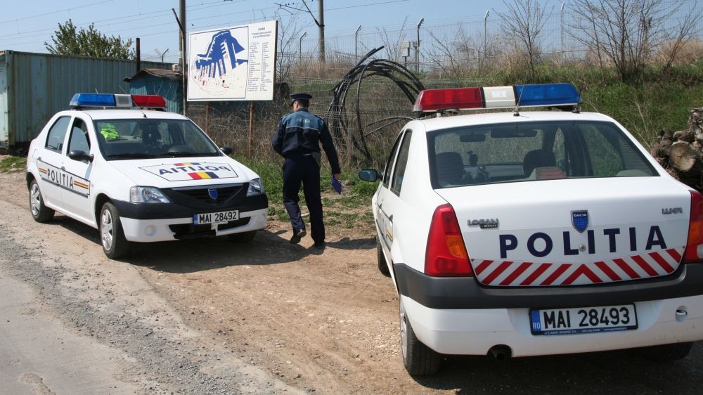 Caz şocant! Un tată din Bacău şi-a incendiat casa şi s-a baricadat cu copiii înăuntru